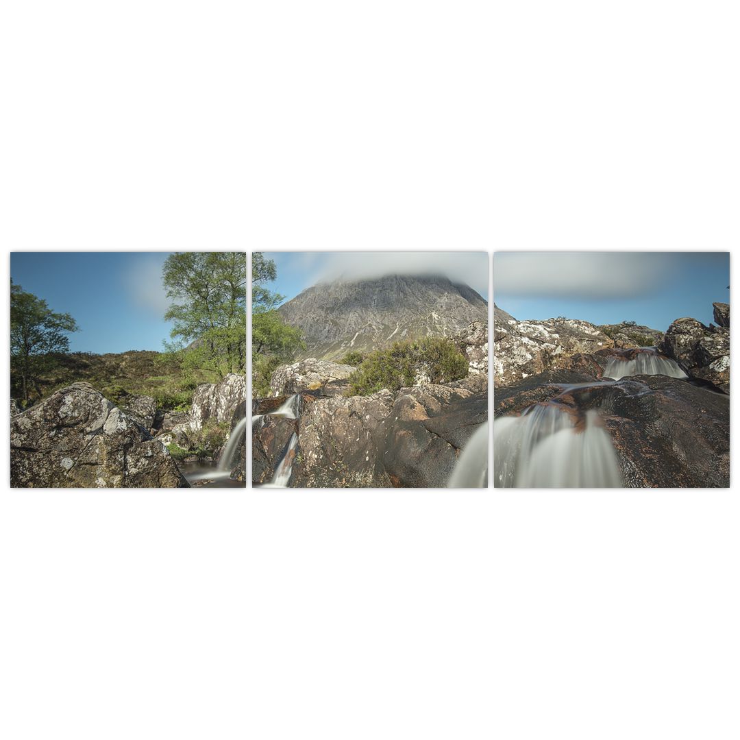 Obraz vodopádů a hory (V020927V15050)